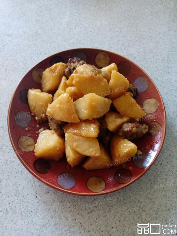 鸡肉炖土豆块