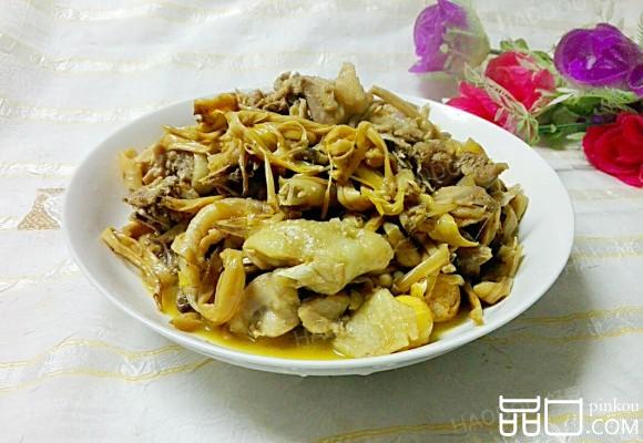 黄花菜煮鸡肉