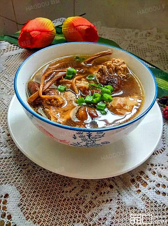 茶树菇煲鸡