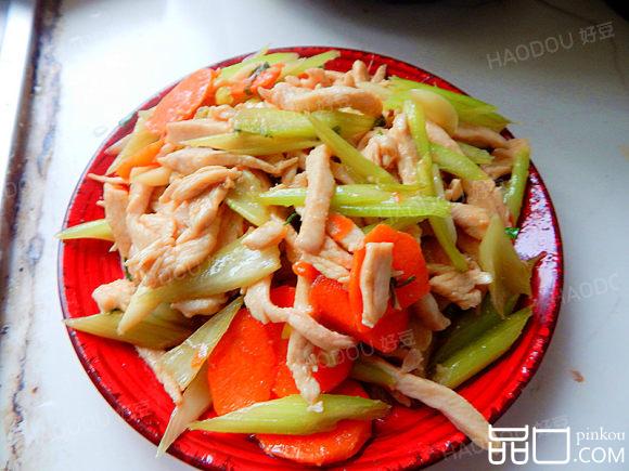 西芹炒鸡柳