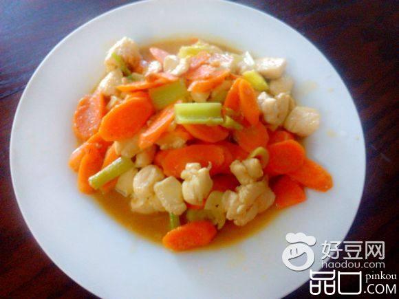 西芹胡萝卜炒鸡块