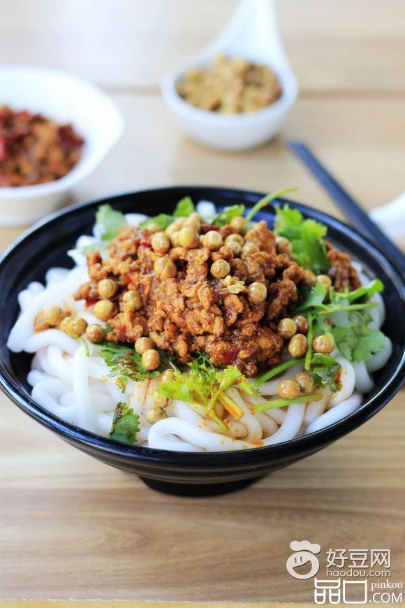 鸡肉拌土豆粉