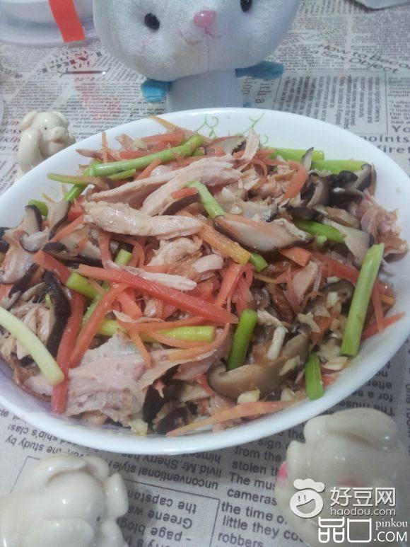 杂蔬拌鸡肉