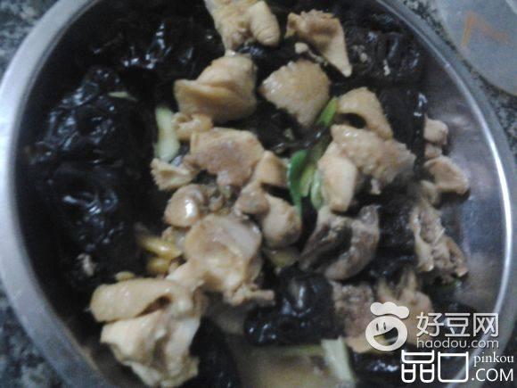 野生木耳炒鸡