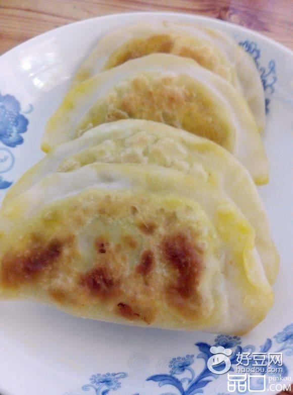 香菇鸡肉锅贴