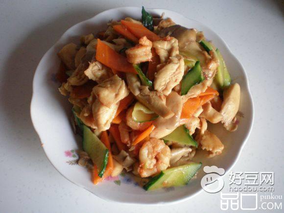 鸡肉虾仁炒黄瓜