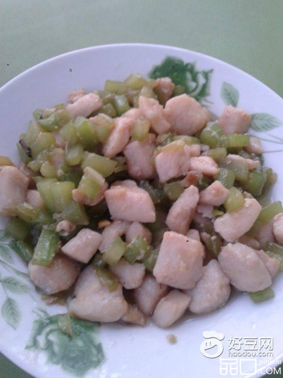 黄瓜炒鸡丁