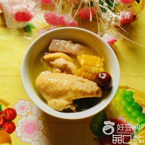 玉米芋头炖鸡汤