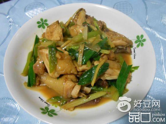 西芹炒鸡腿肉