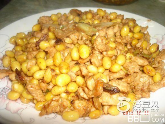 鸡肉炒黄豆