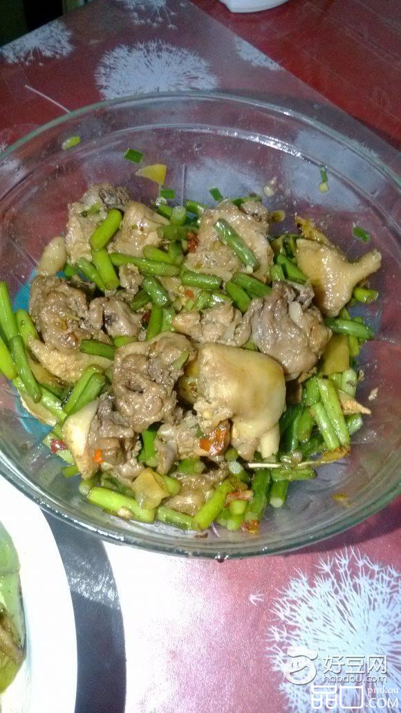 蒜苗焖鸡肉