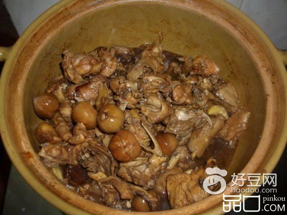 板栗焖鸡肉