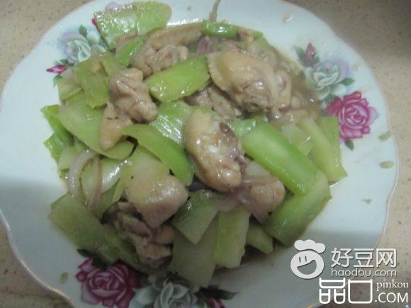 西兰花头炒鸡肉