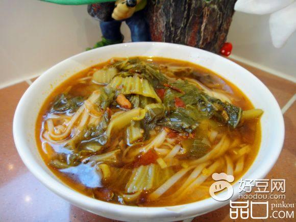 鸡肉酸菜面条汤