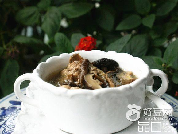 茶树菇墨鱼炖鸡