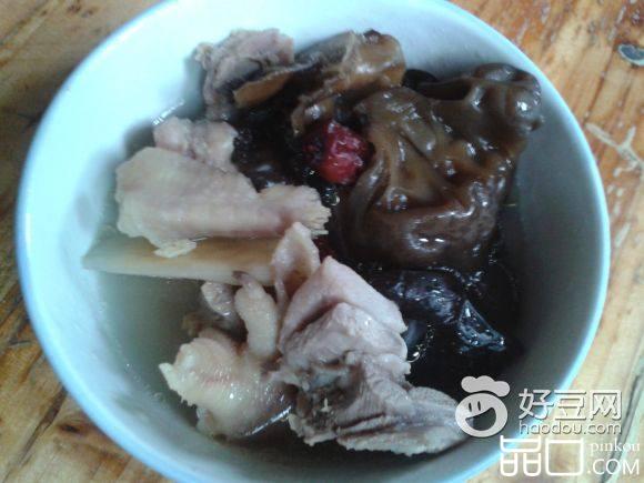 黑木耳鸡汤