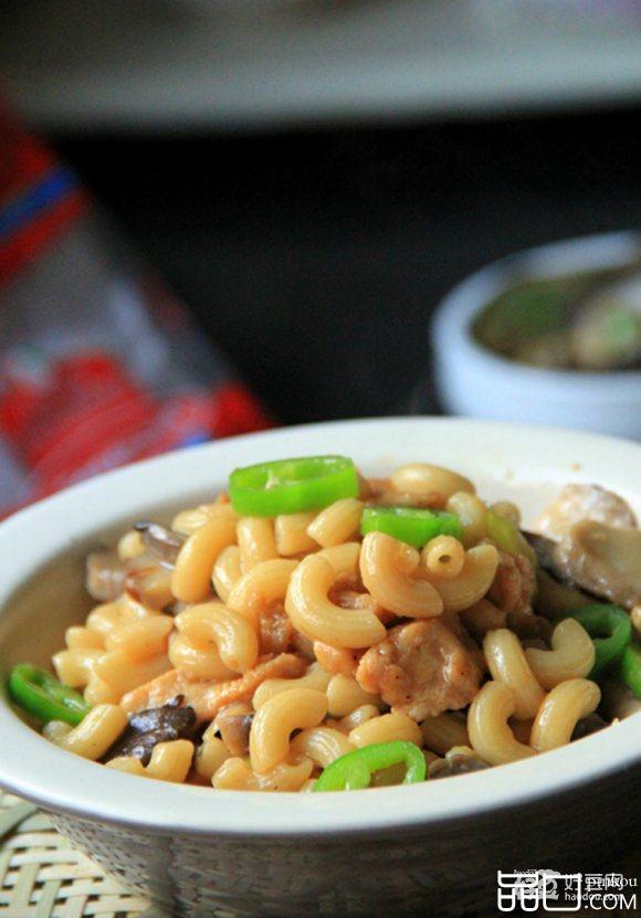 蘑菇鸡肉意面