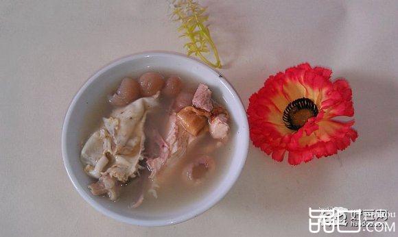 鸡肉瘦肉桂圆肉煲花胶