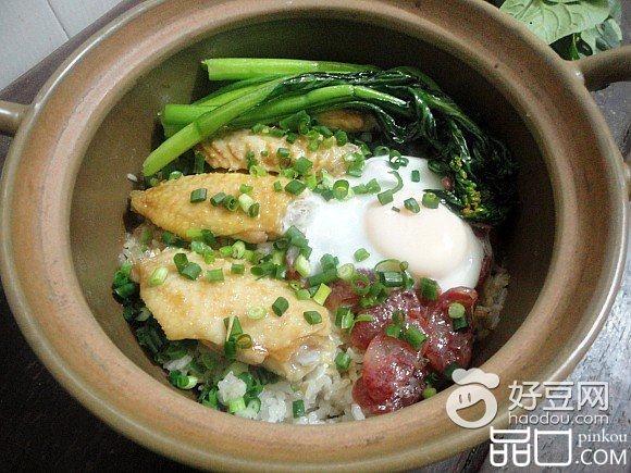 鸡翅腊肠煲仔饭