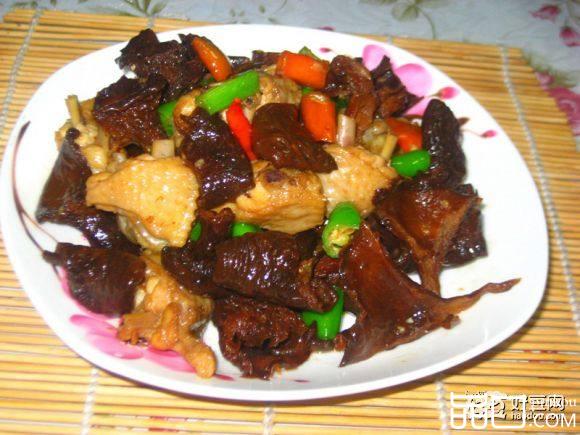 野生菌炒鸡翅