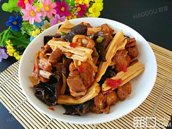 腐竹木耳烧鸡腿