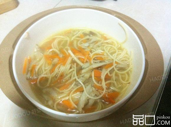 鸡汤蔬菜面