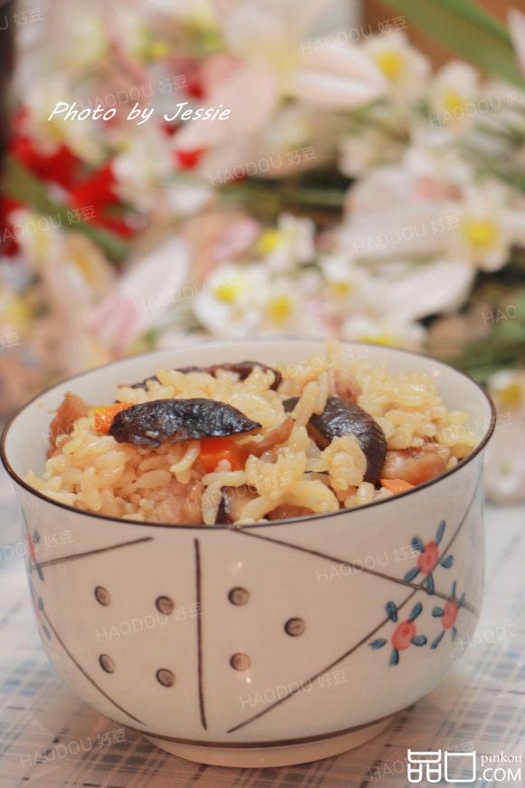 香菇鸡肉煲仔饭