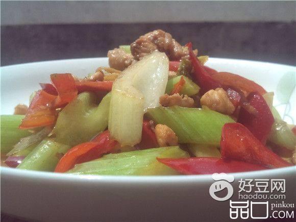 西芹炒鸡丁