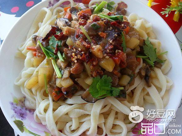 鸡丁香菇手擀面