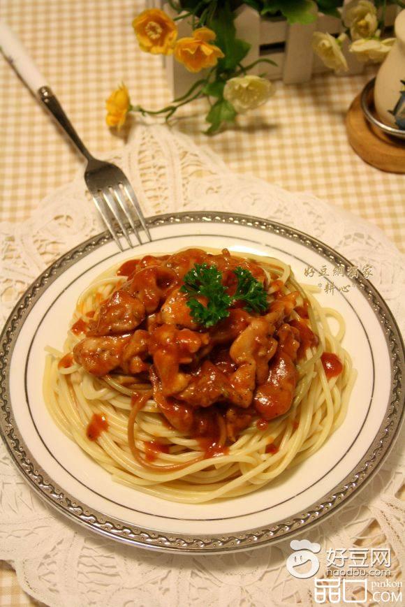 鸡肉蘑菇味番茄酱意粉