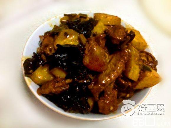 土豆木耳烧鸡块