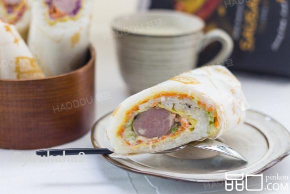 握的香肠饭团