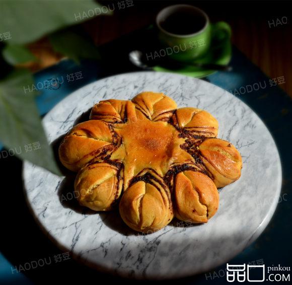 豆沙馅花样面包