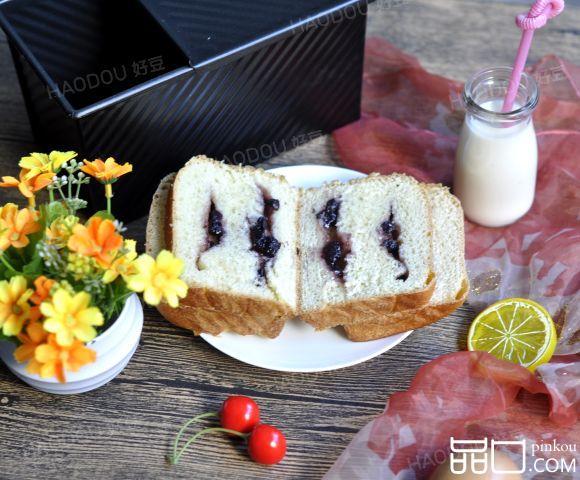 蓝莓果酱吐司
