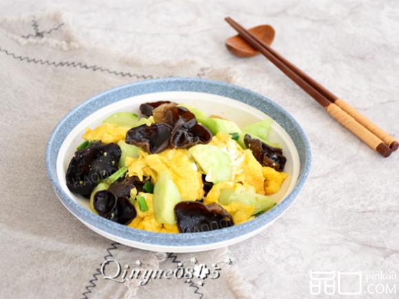 鸡蛋黄瓜炒木耳
