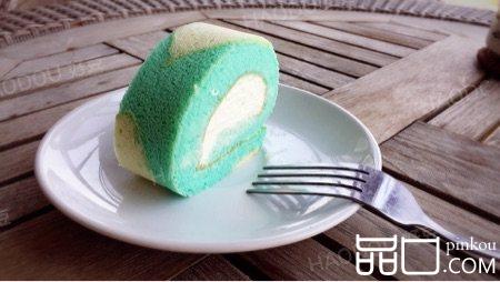 蓝天白云蛋糕卷