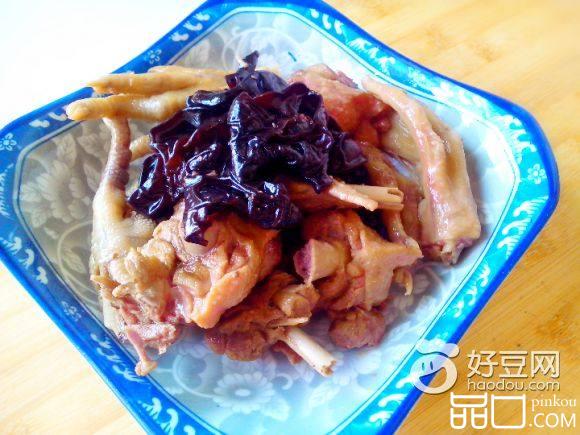 黑木耳炖鸭肉鸡爪