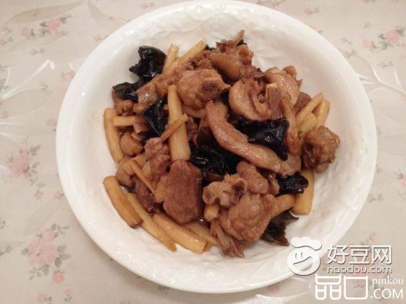 杏鲍菇云耳焖鸭肉