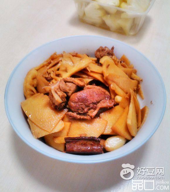 椒香啤酒鸭烧笋