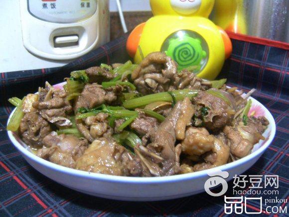 芹菜焖鸭