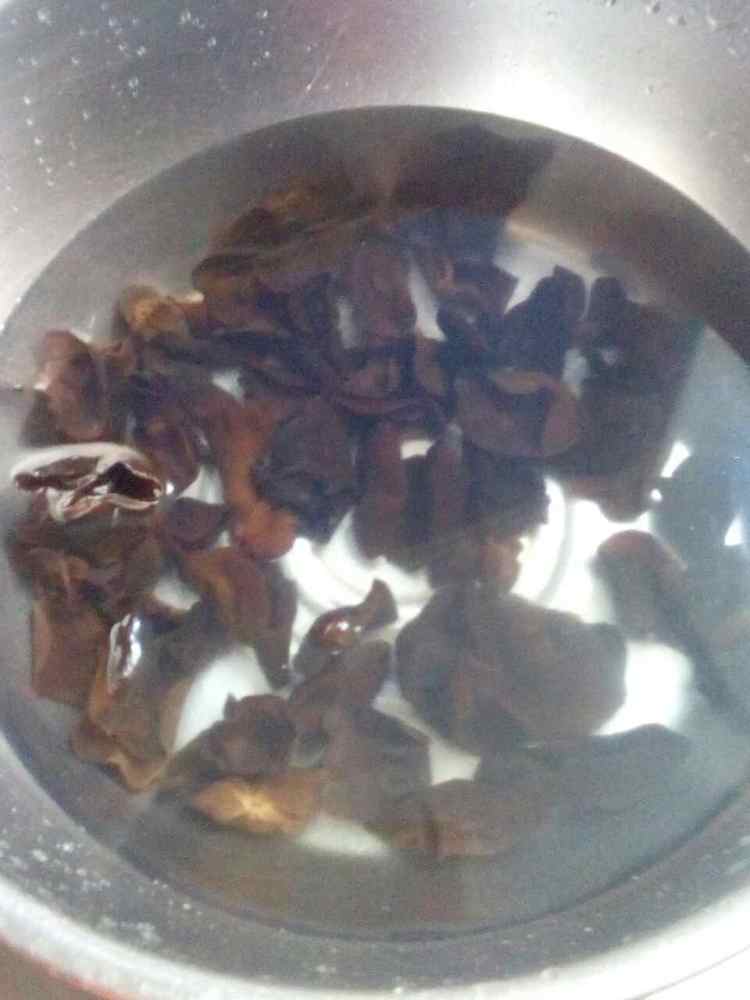 猪蹄蹄膀汤步骤2