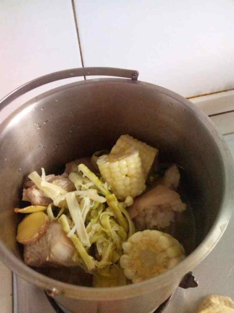 猪蹄蹄膀汤步骤8