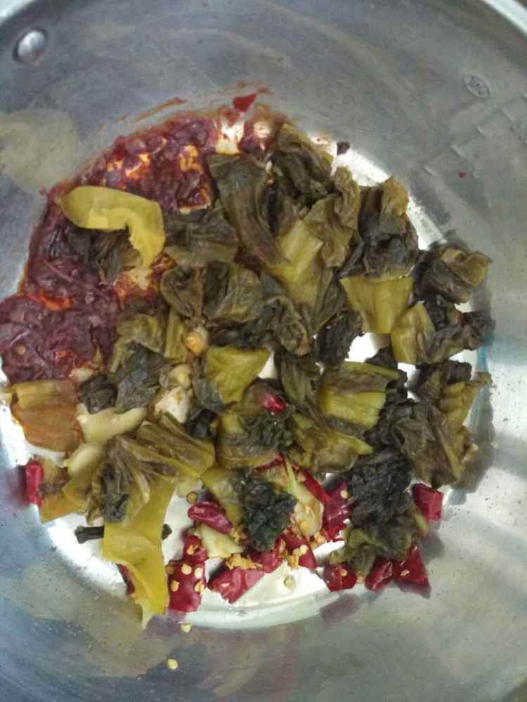 老坛酸菜炖猪手步骤3