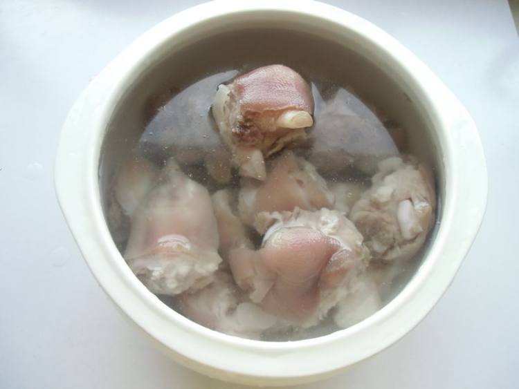 巴西菇炖猪蹄步骤4