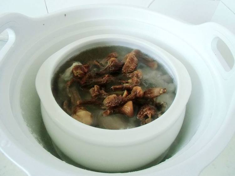 巴西菇炖猪蹄步骤9