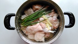 黄豆猪蹄汤步骤2
