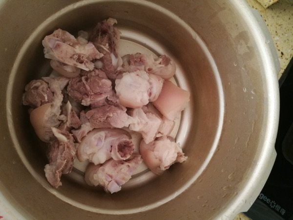 猪蹄酸菜面步骤4