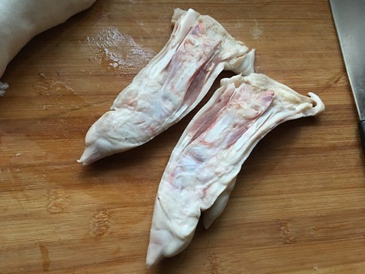 香菇黄豆炖猪蹄步骤2