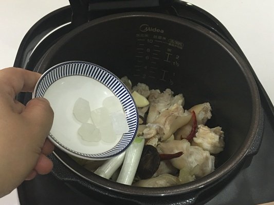 香菇黄豆炖猪蹄步骤10