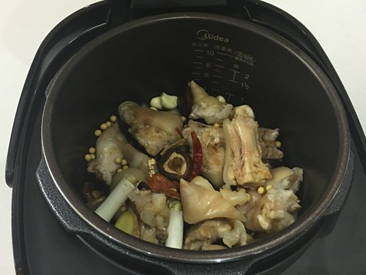 香菇黄豆炖猪蹄步骤14